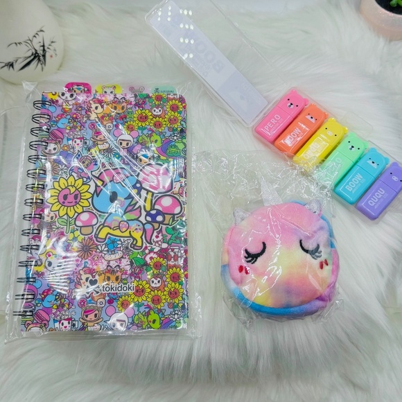 Unicorn Bundle Notebook & Mini Bear Highlighters w/ Mini Pouch - Picture 10 of 12